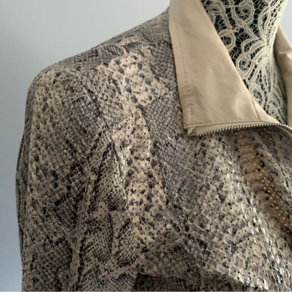 Blacky Dress Berlin Faux Snakeskin Cropped Blazer - Picture 9 of 15